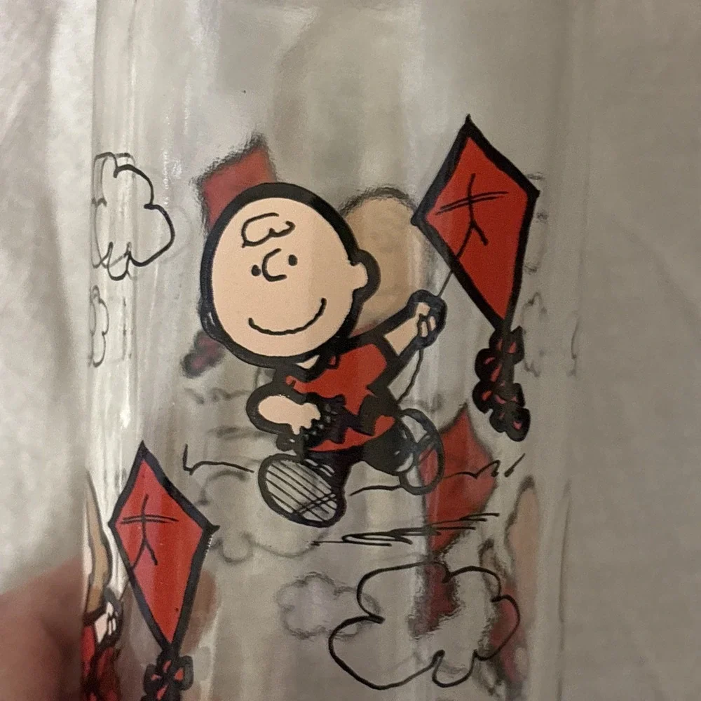Vintage 1950 PEANUTS CHARLIE BROWN FLYING KITE GLASS ~‎ United Feature Syndicate